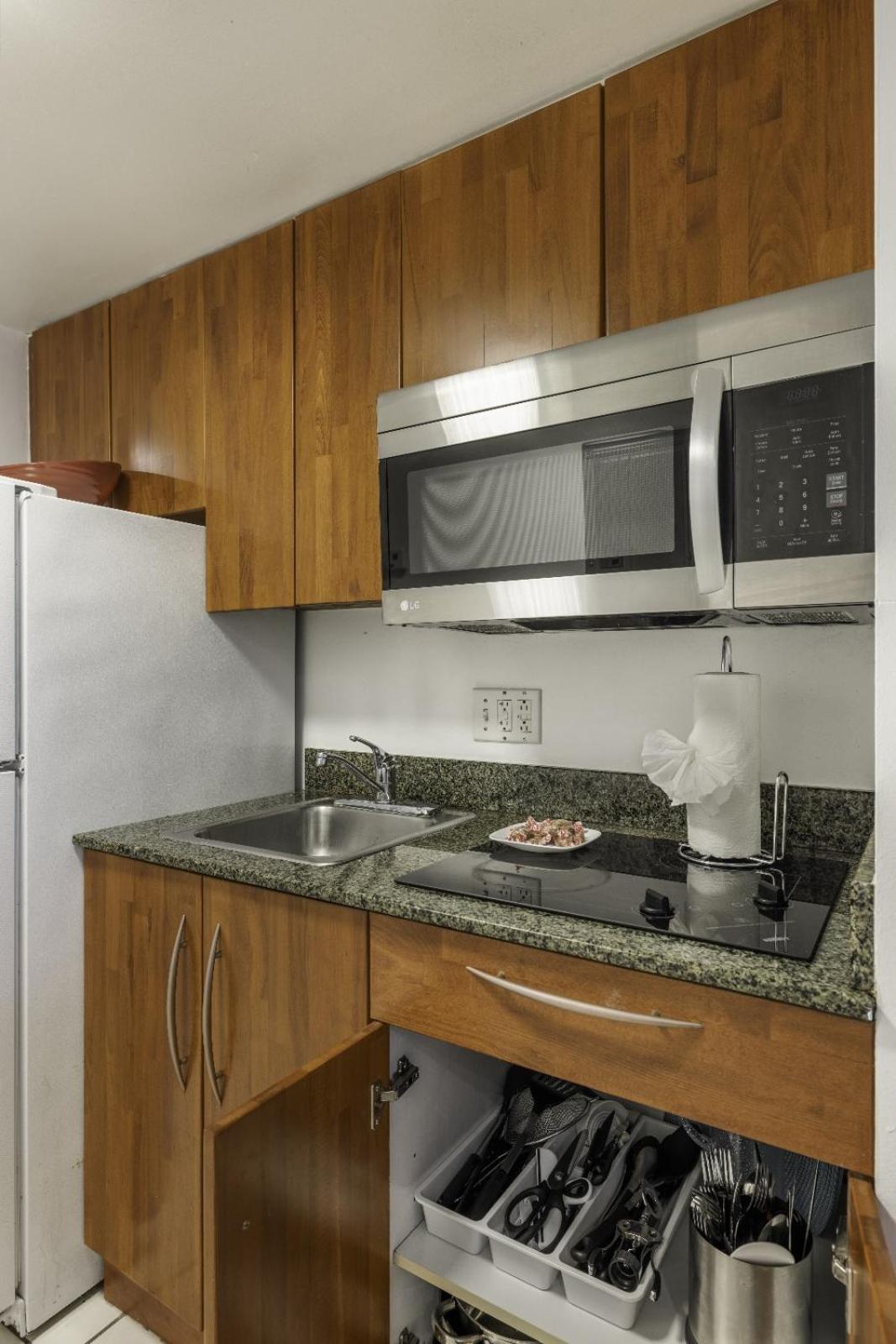 Studios In Brickell With Pool, Gym, Free Parking And Game Room ميامي الغرفة الصورة