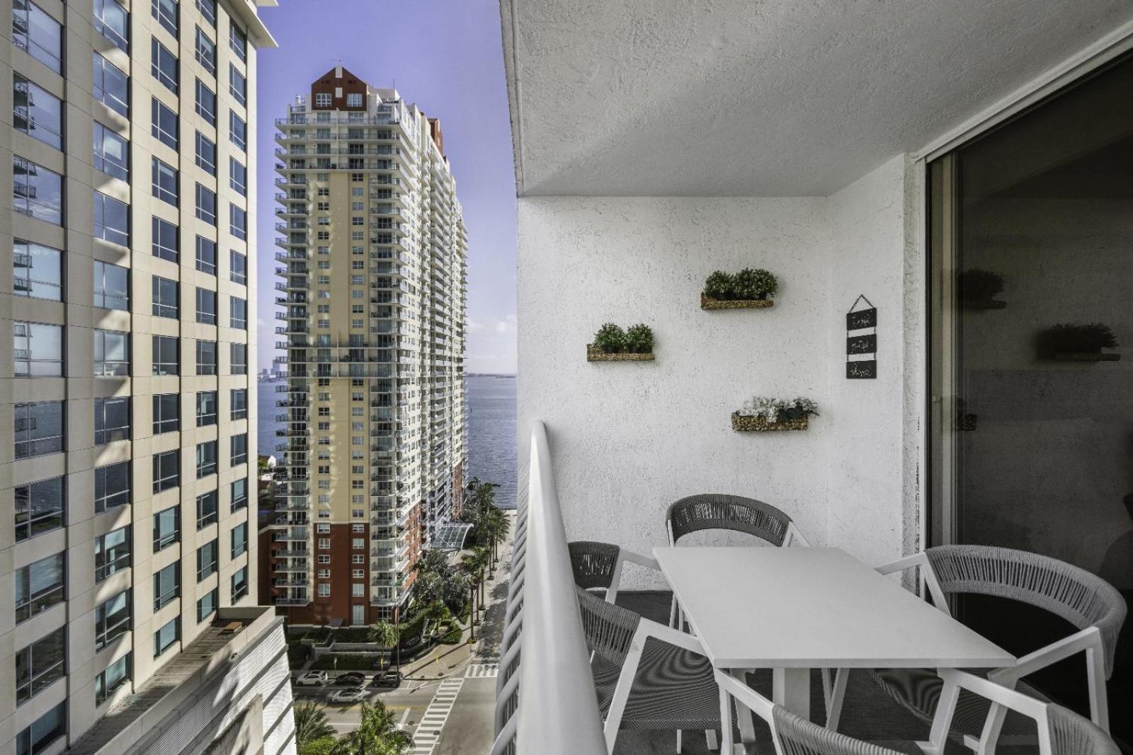 Studios In Brickell With Pool, Gym, Free Parking And Game Room ميامي الغرفة الصورة