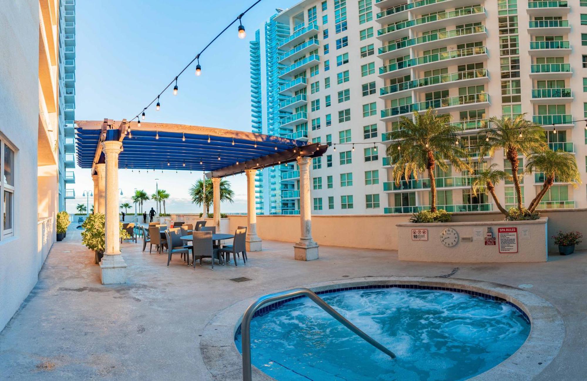 Studios In Brickell With Pool, Gym, Free Parking And Game Room ميامي المظهر الخارجي الصورة