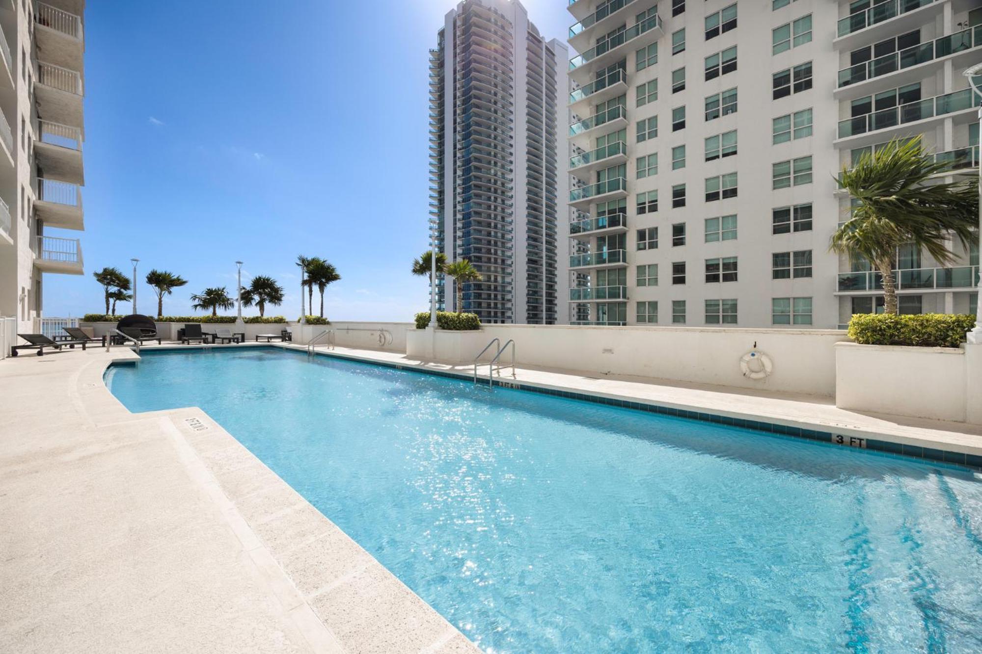 Studios In Brickell With Pool, Gym, Free Parking And Game Room ميامي المظهر الخارجي الصورة