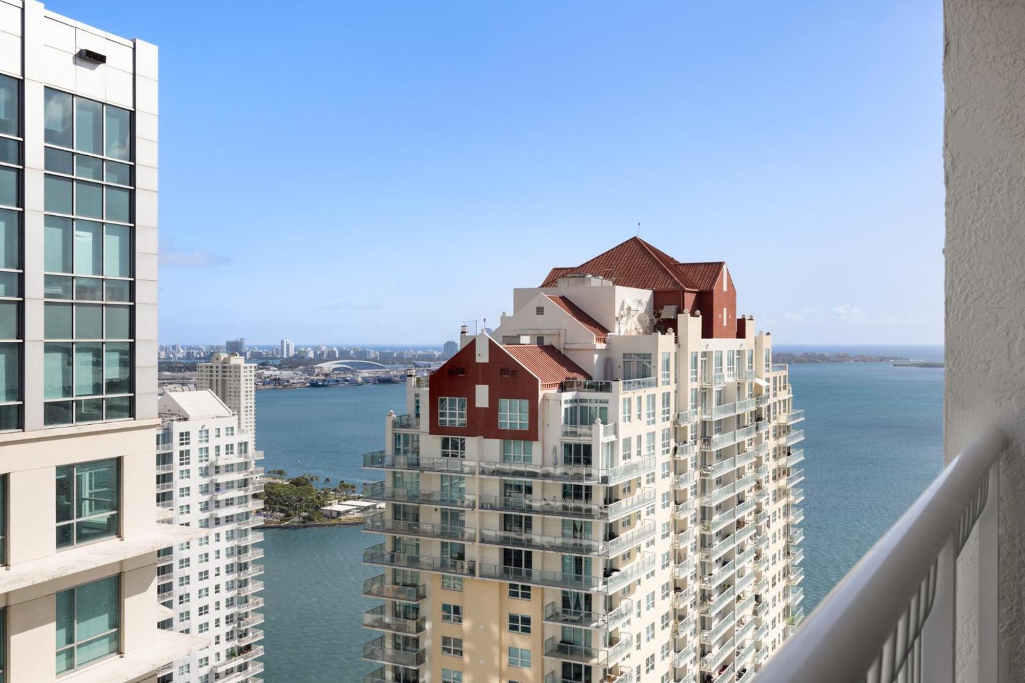Studios In Brickell With Pool, Gym, Free Parking And Game Room ميامي المظهر الخارجي الصورة